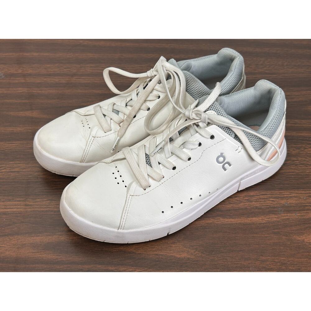 On Cloud The Roger Advantage Shoes Women’s 7.5 White Gray Leather Tennis Shoes